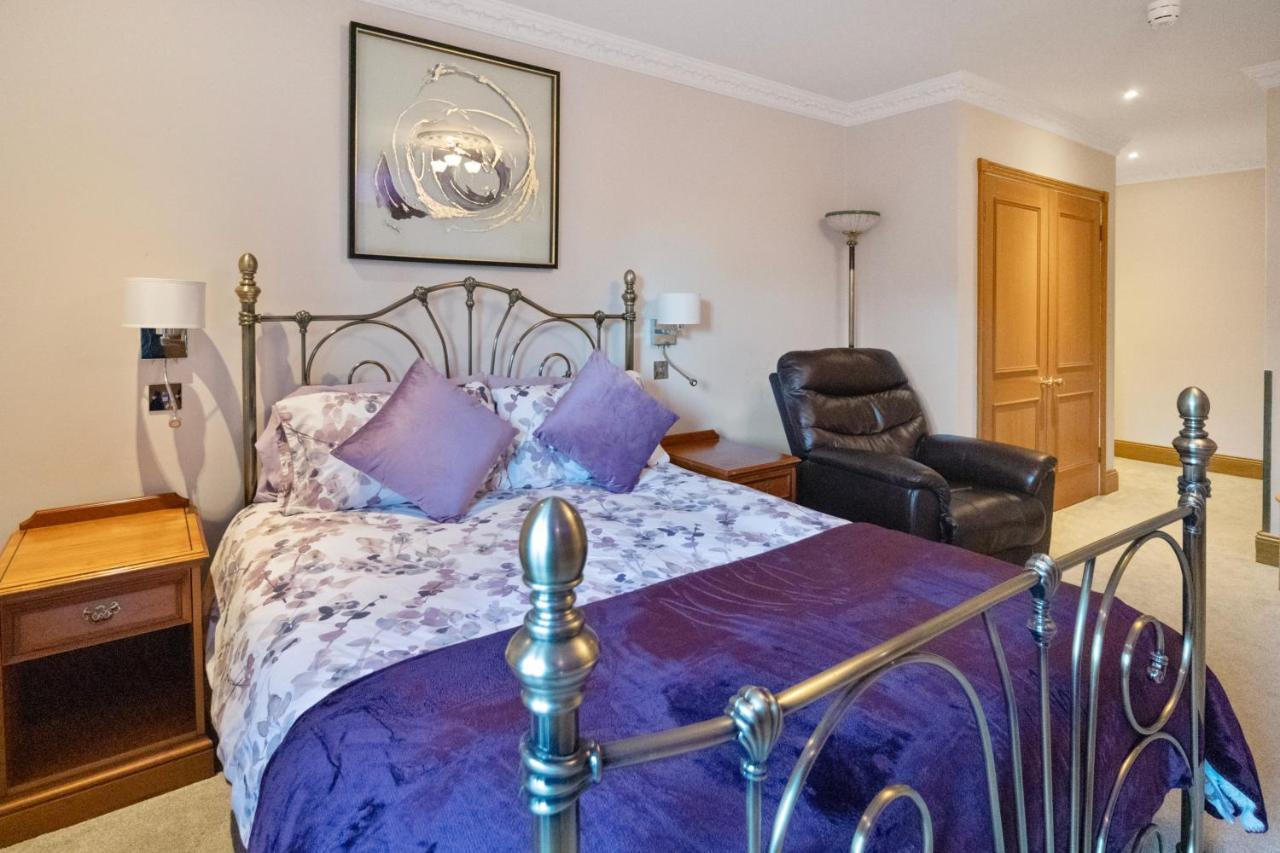The Lodge - Studio Apartment'S Castel Dış mekan fotoğraf