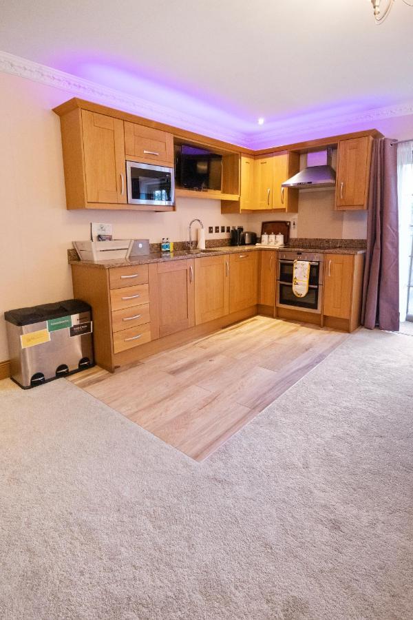 The Lodge - Studio Apartment'S Castel Dış mekan fotoğraf
