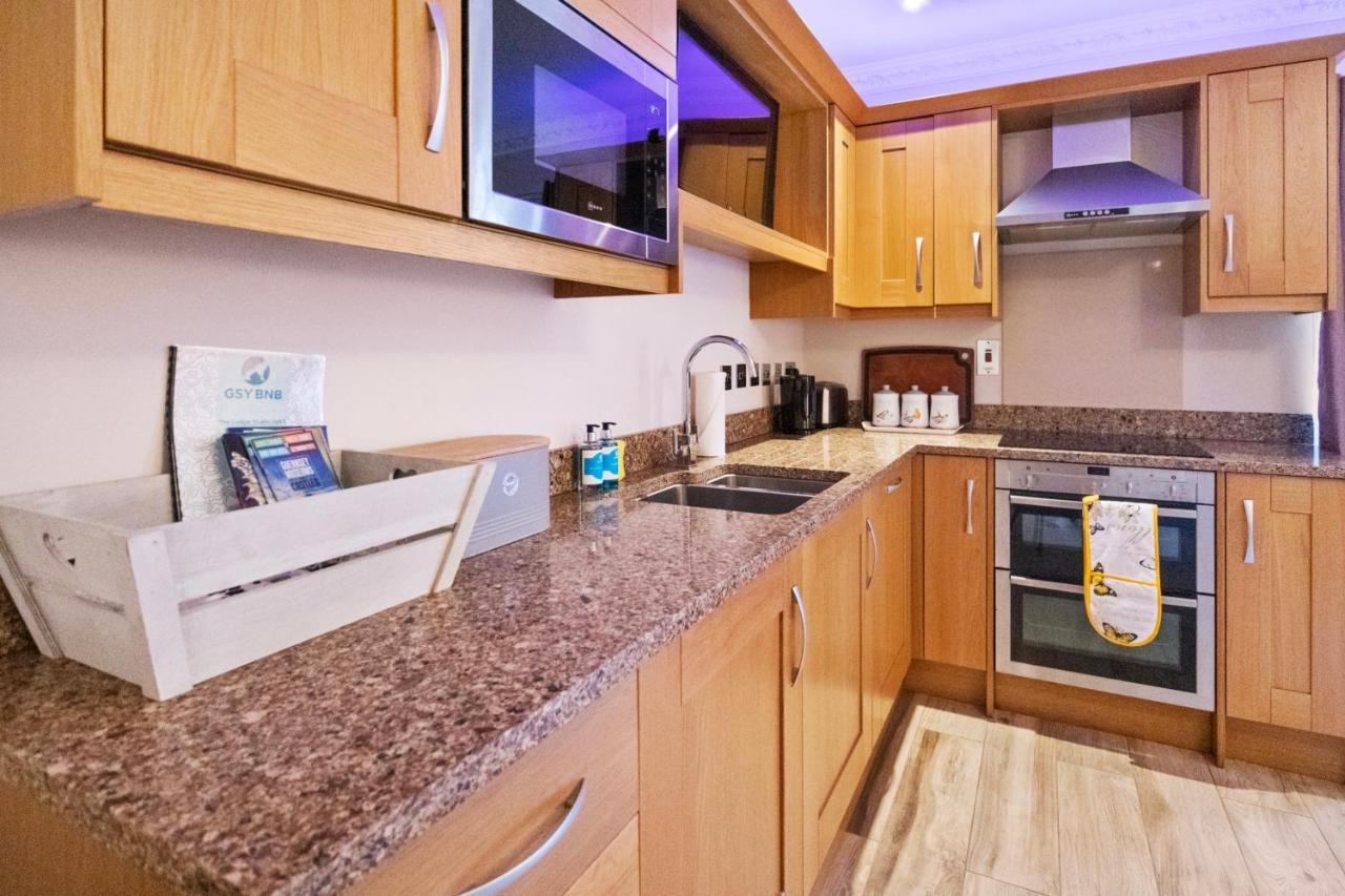 The Lodge - Studio Apartment'S Castel Dış mekan fotoğraf