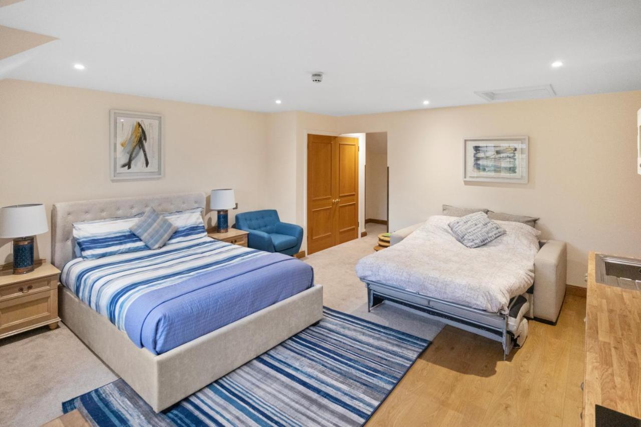The Lodge - Studio Apartment'S Castel Dış mekan fotoğraf