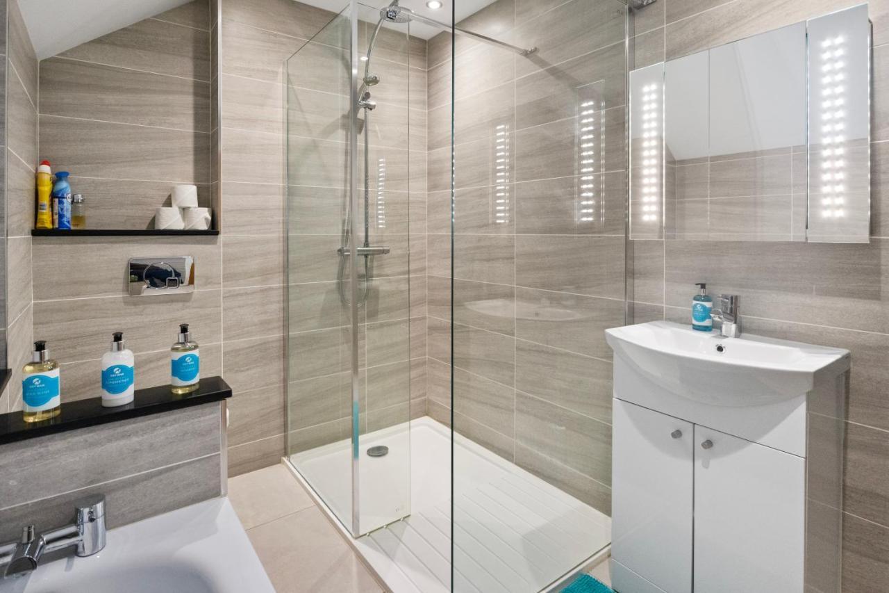 The Lodge - Studio Apartment'S Castel Dış mekan fotoğraf